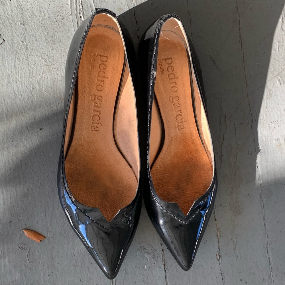 Pedro Garcia Black Patent Leather Pointed Toe Flats
Size EU 38 1/2 - Picture 2 of 10